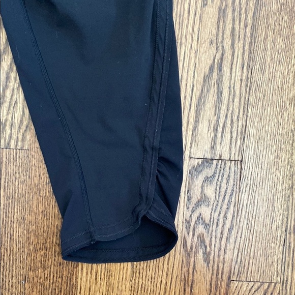 Black, cropped Lululemon leggings with pockets, ruched bottoms and zipped pocket - Picture 7 of 15